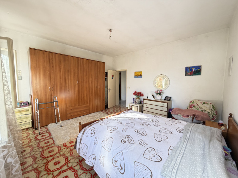 Nel cuore della campagna ai piedi dei Colli Euganei, nel comune di Torreglia, proponiamo abitazio...