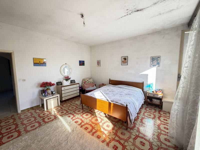 Nel cuore della campagna ai piedi dei Colli Euganei, nel comune di Torreglia, proponiamo abitazio...