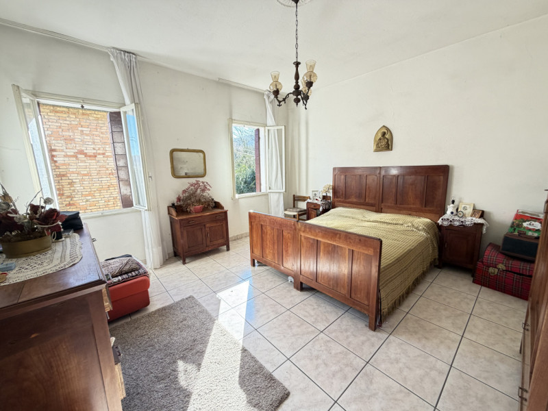 Nel cuore della campagna ai piedi dei Colli Euganei, nel comune di Torreglia, proponiamo abitazio...