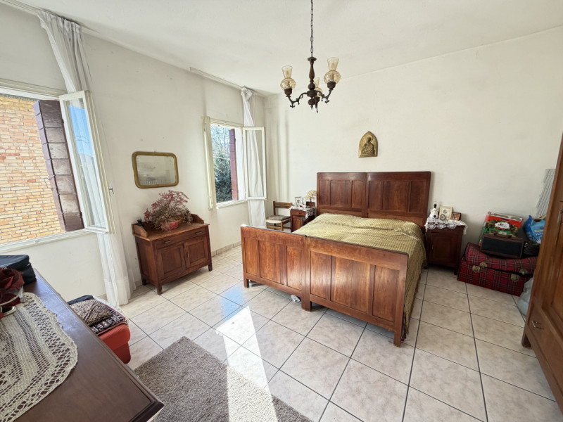 Nel cuore della campagna ai piedi dei Colli Euganei, nel comune di Torreglia, proponiamo abitazio...