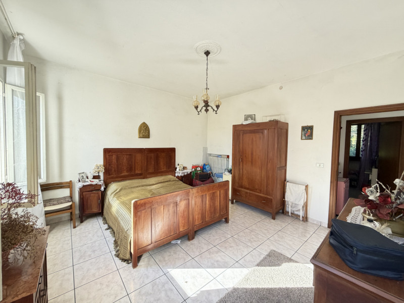 Nel cuore della campagna ai piedi dei Colli Euganei, nel comune di Torreglia, proponiamo abitazio...