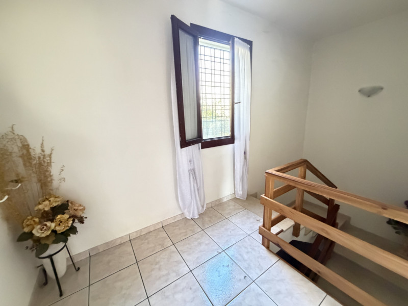 Nel cuore della campagna ai piedi dei Colli Euganei, nel comune di Torreglia, proponiamo abitazio...