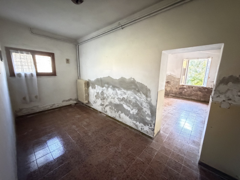 Nel cuore della campagna ai piedi dei Colli Euganei, nel comune di Torreglia, proponiamo abitazio...