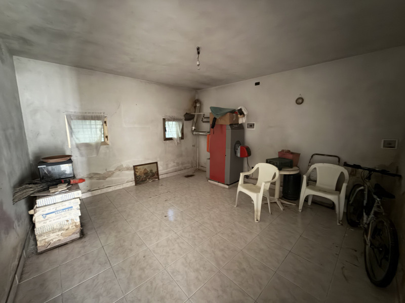 Nel cuore della campagna ai piedi dei Colli Euganei, nel comune di Torreglia, proponiamo abitazio...