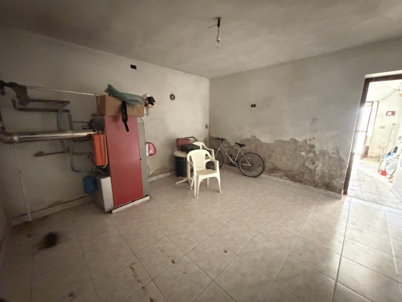 Nel cuore della campagna ai piedi dei Colli Euganei, nel comune di Torreglia, proponiamo abitazio...