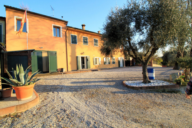 A Cinto Euganeo, in località Valnogaredo, proponiamo in vendita una splendida porzione di villett...