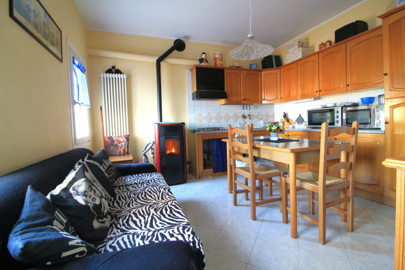 A Cinto Euganeo, in località Valnogaredo, proponiamo in vendita una splendida porzione di villett...