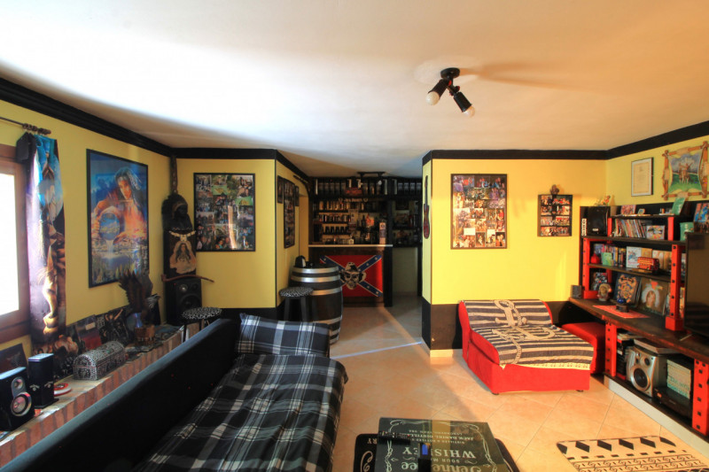 A Cinto Euganeo, in località Valnogaredo, proponiamo in vendita una splendida porzione di villett...