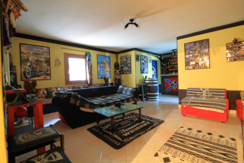 A Cinto Euganeo, in località Valnogaredo, proponiamo in vendita una splendida porzione di villett...