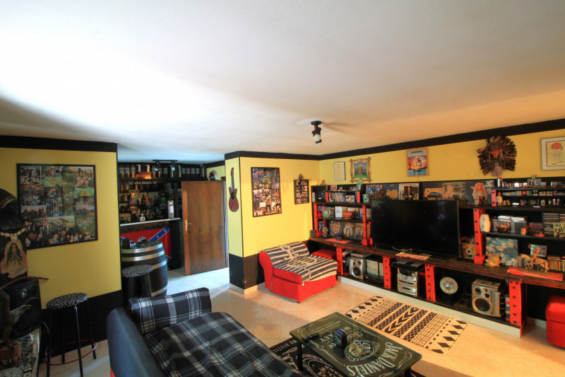 A Cinto Euganeo, in località Valnogaredo, proponiamo in vendita una splendida porzione di villett...