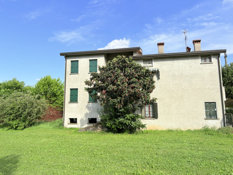 Se stai cercando un’opportunità di investimento o una casa da personalizzare in un contesto tranq...