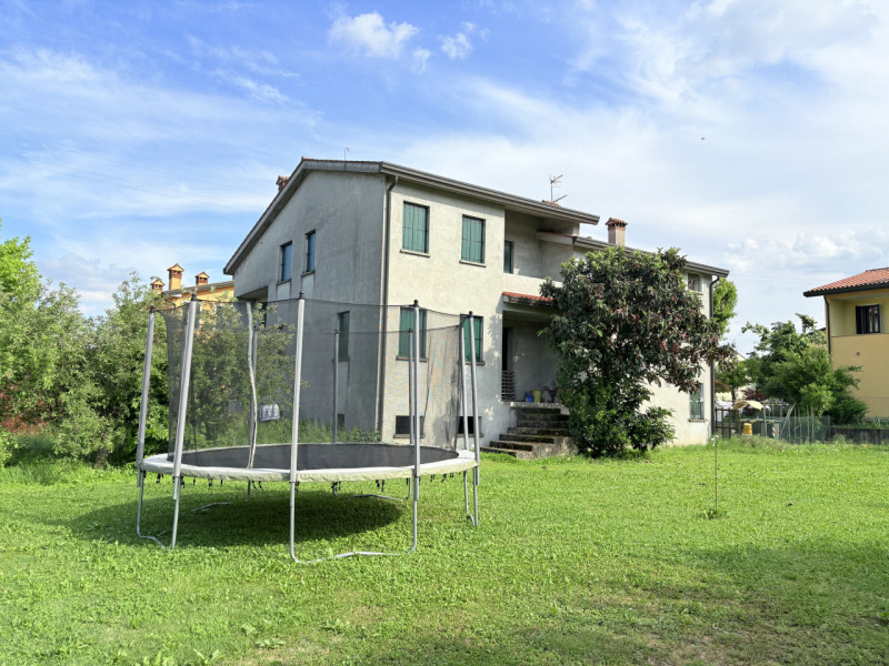 Se stai cercando un’opportunità di investimento o una casa da personalizzare in un contesto tranq...