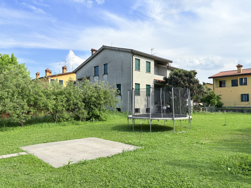 Se stai cercando un’opportunità di investimento o una casa da personalizzare in un contesto tranq...