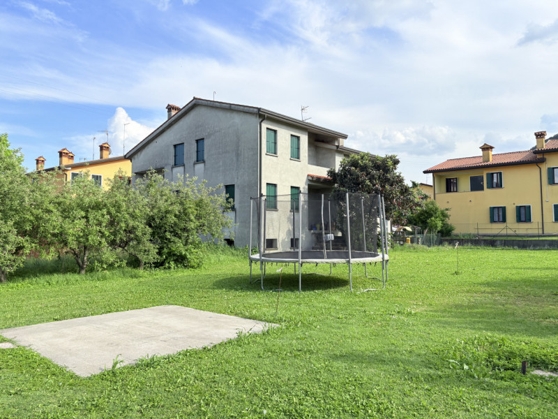 Se stai cercando un’opportunità di investimento o una casa da personalizzare in un contesto tranq...