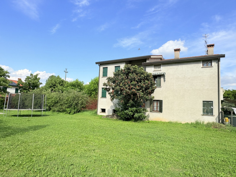 Se stai cercando un’opportunità di investimento o una casa da personalizzare in un contesto tranq...