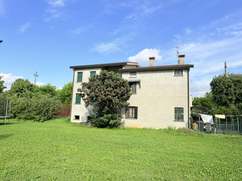 Se stai cercando un’opportunità di investimento o una casa da personalizzare in un contesto tranq...