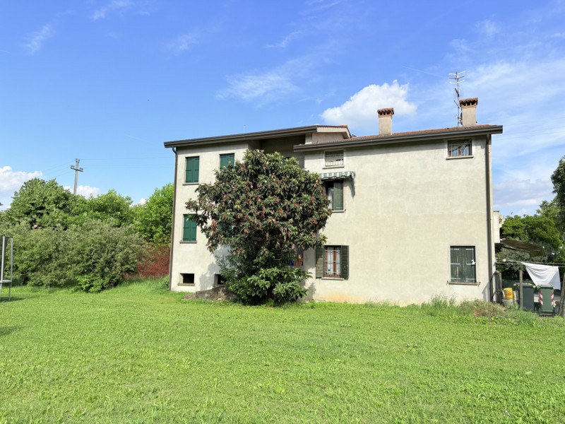 Se stai cercando un’opportunità di investimento o una casa da personalizzare in un contesto tranq...