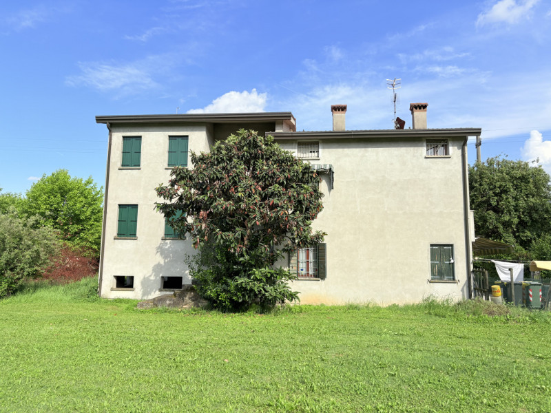 Se stai cercando un’opportunità di investimento o una casa da personalizzare in un contesto tranq...