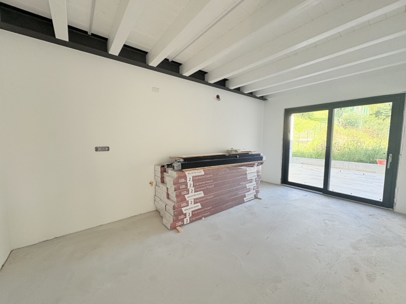 In uno splendido contesto collinare, immerso nella tranquillità e nel verde, proponiamo casa a sc...