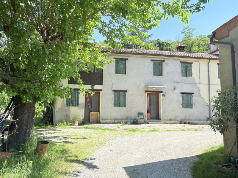 Se stai cercando un’opportunità di investimento o una casa da personalizzare in un contesto tranq...