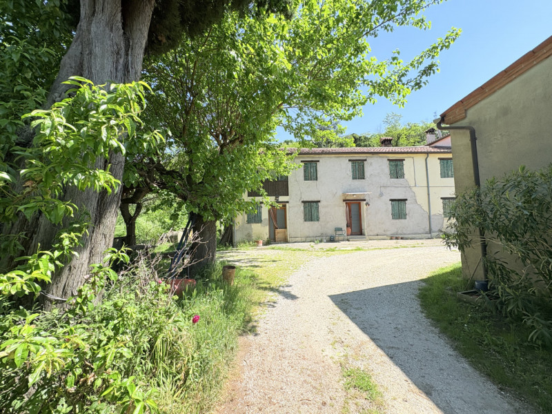 Se stai cercando un’opportunità di investimento o una casa da personalizzare in un contesto tranq...