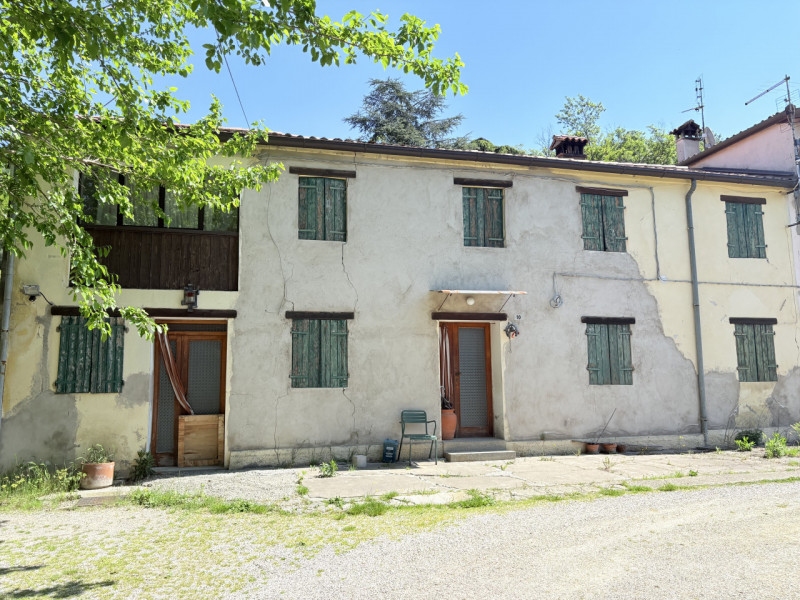 Se stai cercando un’opportunità di investimento o una casa da personalizzare in un contesto tranq...