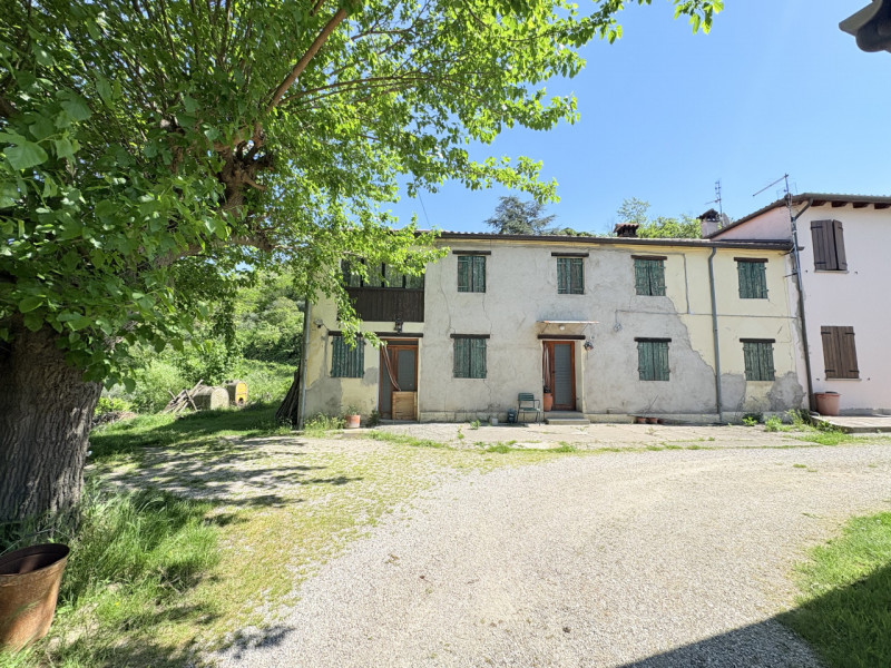 Se stai cercando un’opportunità di investimento o una casa da personalizzare in un contesto tranq...