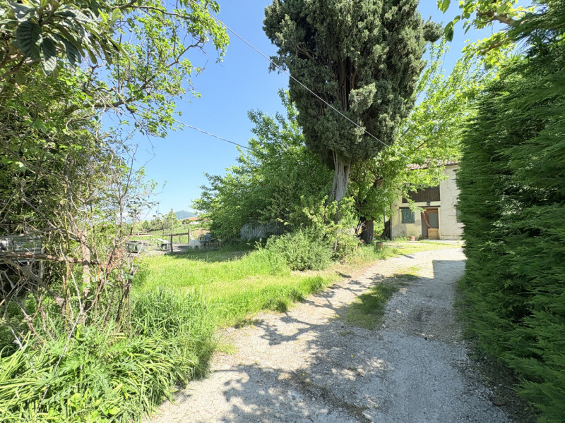 Se stai cercando un’opportunità di investimento o una casa da personalizzare in un contesto tranq...