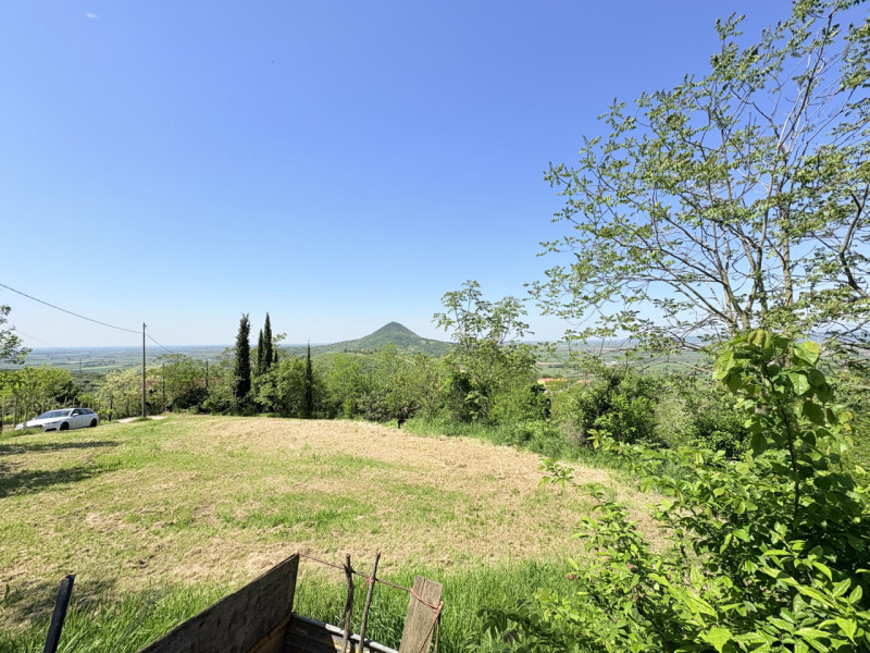 Se stai cercando un’opportunità di investimento o una casa da personalizzare in un contesto tranq...