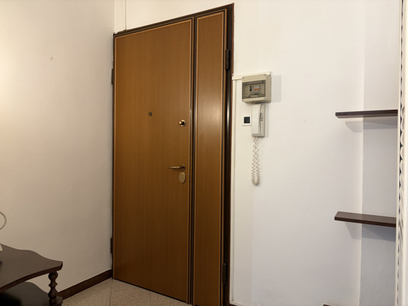 In zona comoda ai principali servizi, proponiamo in vendita luminoso appartamento situato al quar...