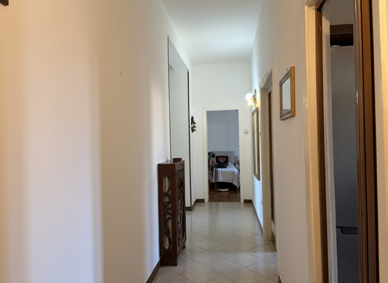 In zona comoda ai principali servizi, proponiamo in vendita luminoso appartamento situato al quar...