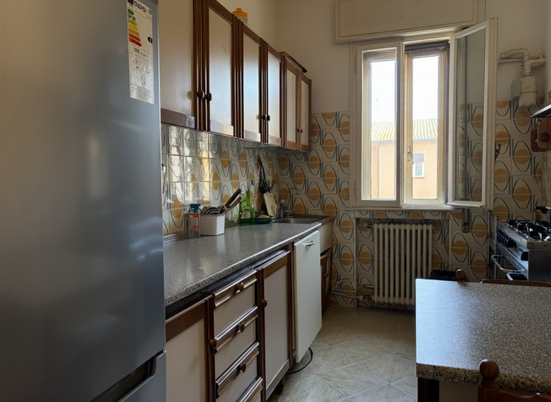 In zona comoda ai principali servizi, proponiamo in vendita luminoso appartamento situato al quar...