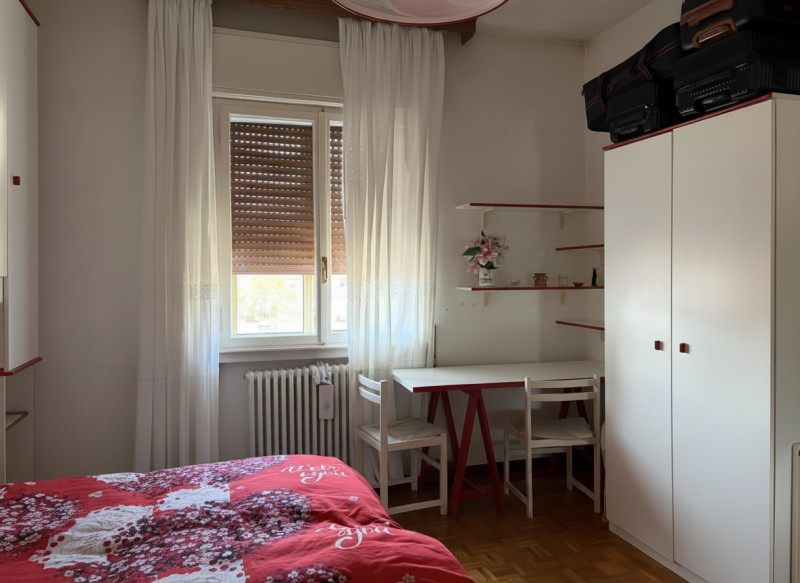 In zona comoda ai principali servizi, proponiamo in vendita luminoso appartamento situato al quar...