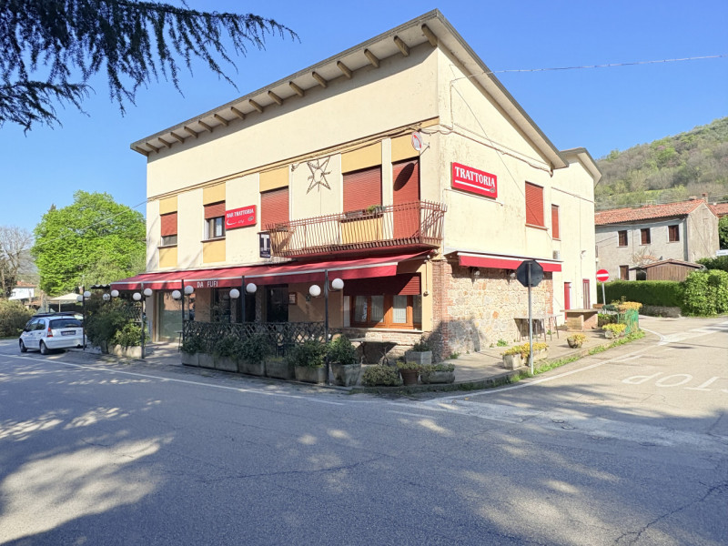 CINTO EUGANEO VENDESI CASA CON BAR-RISTORANTE + TABACCHI + APPARTAMENTO

Posizione strategica:
Ce...