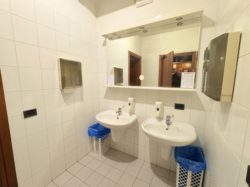 CINTO EUGANEO VENDESI CASA CON BAR-RISTORANTE + TABACCHI + APPARTAMENTO

Posizione strategica:
Ce...