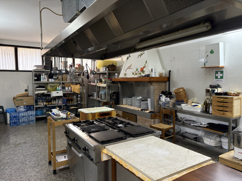 CINTO EUGANEO VENDESI CASA CON BAR-RISTORANTE + TABACCHI + APPARTAMENTO

Posizione strategica:
Ce...