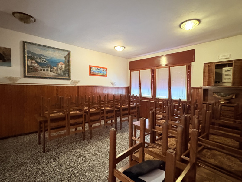 CINTO EUGANEO VENDESI CASA CON BAR-RISTORANTE + TABACCHI + APPARTAMENTO

Posizione strategica:
Ce...