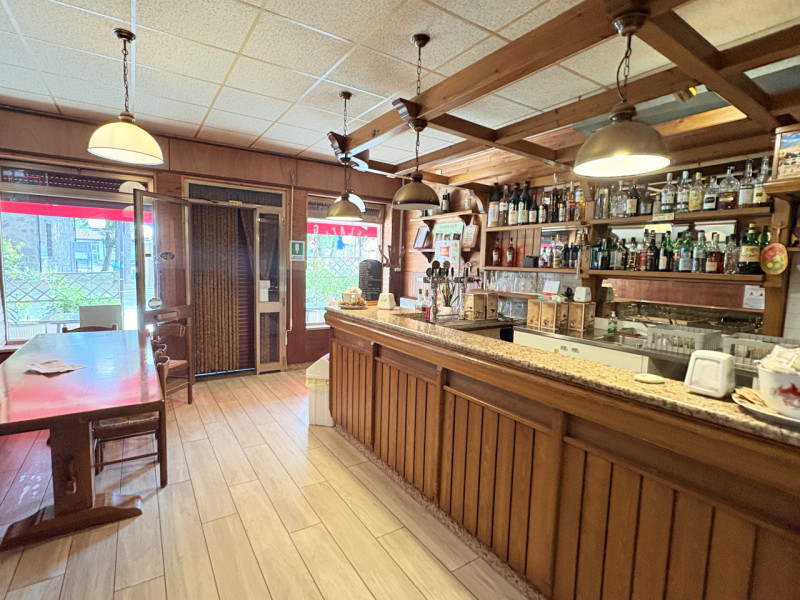 CINTO EUGANEO VENDESI CASA CON BAR-RISTORANTE + TABACCHI + APPARTAMENTO

Posizione strategica:
Ce...