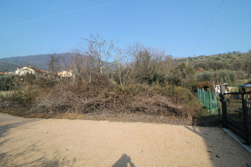 Arquà Petrarca: terreno edificabile di ca 490 mq, a 800 mt dalla chiesa di Arquà Petrarca.

All'i...