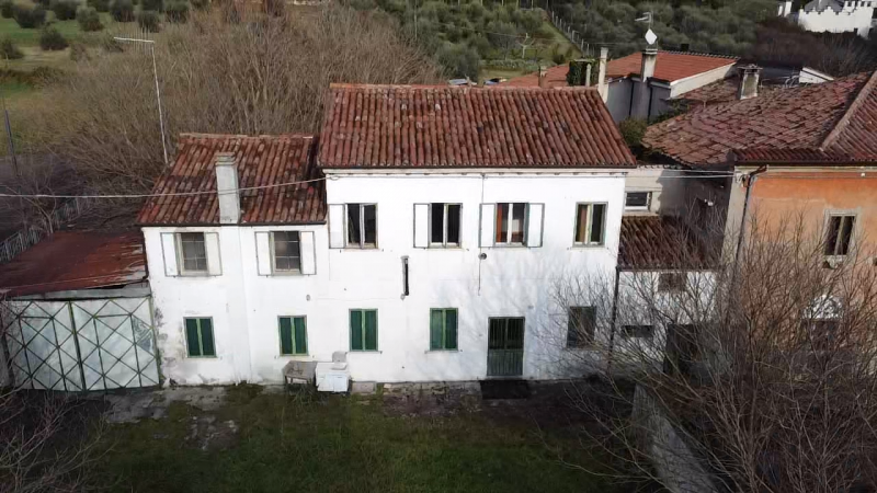 Il meraviglioso borgo di Arquà Petrarca regala sempre ottime occasioni singole ed immerse nel ver...