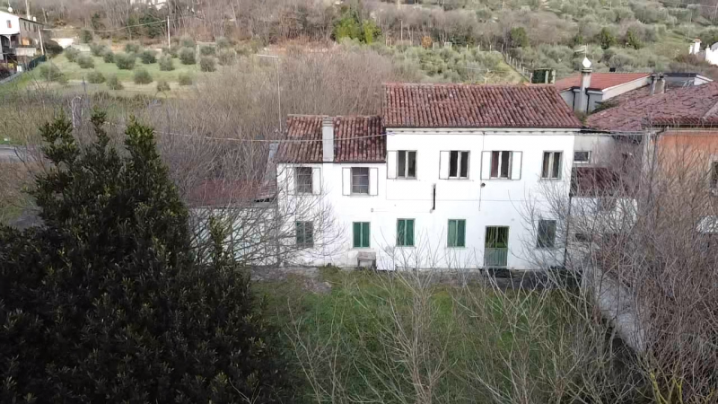 Il meraviglioso borgo di Arquà Petrarca regala sempre ottime occasioni singole ed immerse nel ver...