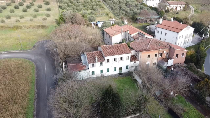 Il meraviglioso borgo di Arquà Petrarca regala sempre ottime occasioni singole ed immerse nel ver...