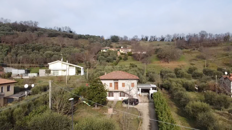 Nel cuore verde dei Colli Euganei, in una zona tranquilla e riservata, proponiamo in vendita una ...
