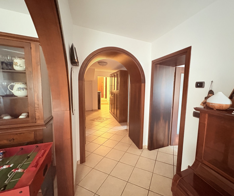 Nel cuore verde dei Colli Euganei, in una zona tranquilla e riservata, proponiamo in vendita una ...