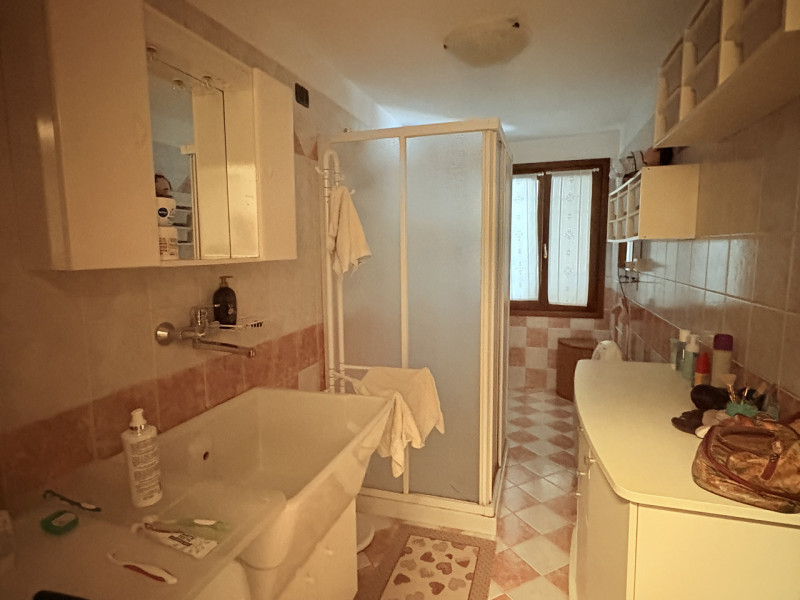 Nel cuore verde dei Colli Euganei, in una zona tranquilla e riservata, proponiamo in vendita una ...