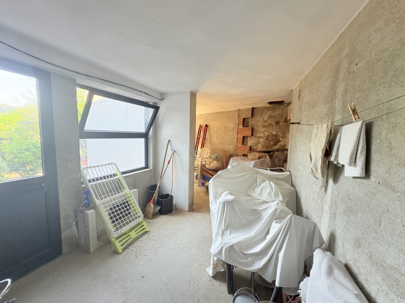 Nel cuore verde dei Colli Euganei, in una zona tranquilla e riservata, proponiamo in vendita una ...