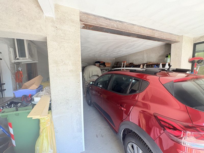 Nel cuore verde dei Colli Euganei, in una zona tranquilla e riservata, proponiamo in vendita una ...