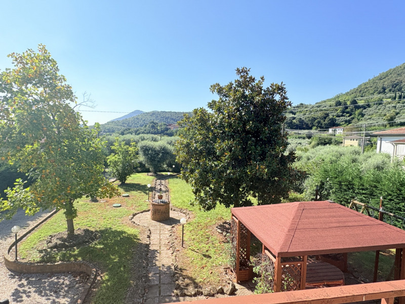 Nel cuore verde dei Colli Euganei, in una zona tranquilla e riservata, proponiamo in vendita una ...