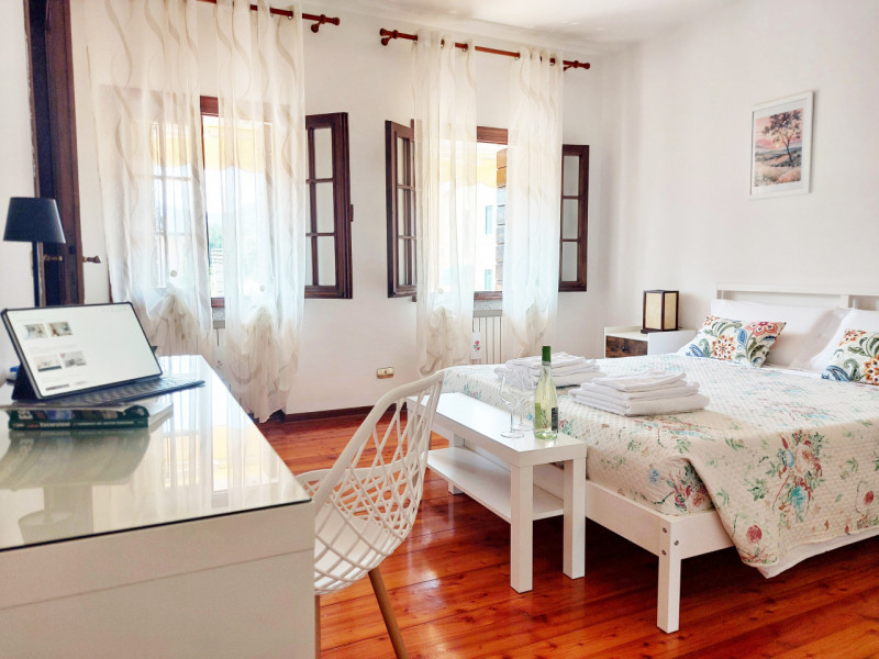 In posizione comoda al centro di Galzignano Terme, proponiamo in vendita una graziosa casa a schi...