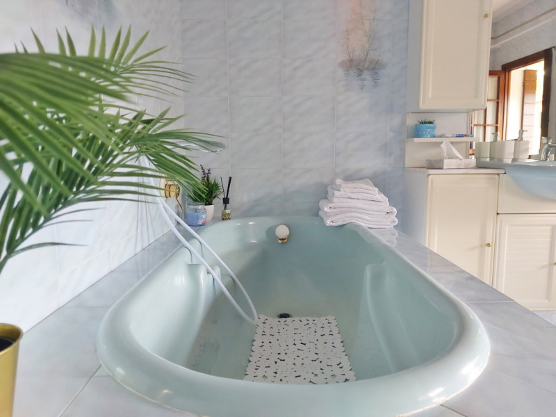 In posizione comoda al centro di Galzignano Terme, proponiamo in vendita una graziosa casa a schi...